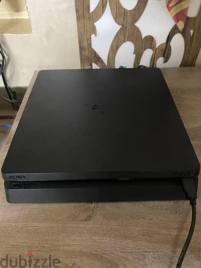 بلايستيشن 4 Slim معدل PS4 Slim 1TB سوفت 9 + دراعين + 20 لعبة