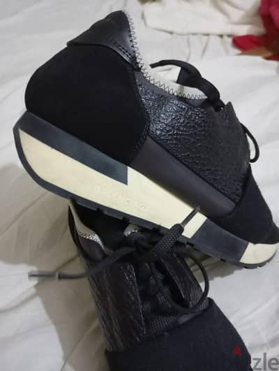 Balenciaga black size 38 saint Laurent white size 39