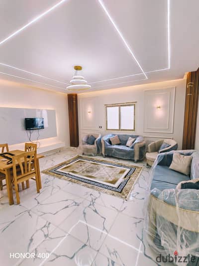 شقه للبيع بالفرش والأجهزة زيرو في مدينه بدر مساحه 160 م  متاجره ب  16500 العمارة ناصية الدور الثالث ، تاني نمرة من شارع السنترال الرئيسي خلف الجامعة الروسية