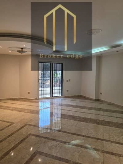 شقة للايجار سكن فقط اول بلكونة 180م ارض الجولف