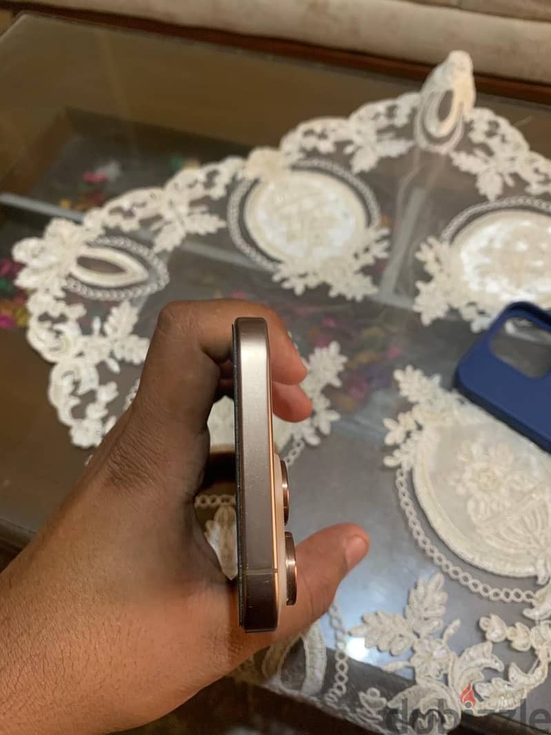 iPhone 16 Pro Max 4