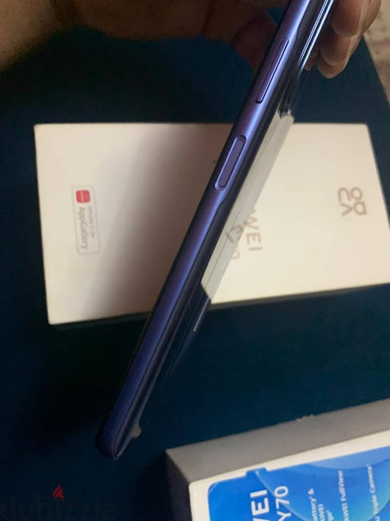 Huawei nova Y70 3