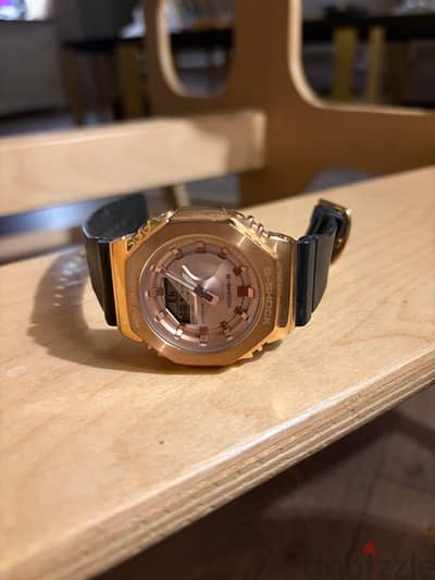 للبيع ساعة Casio G-Shock Rose Gold بحالة ممتازة