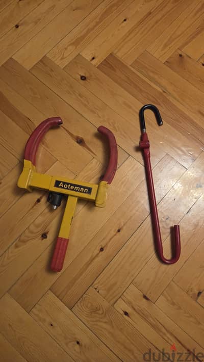 Tyre lock + steering wheel lock