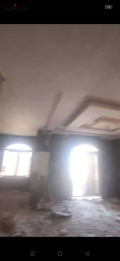 شقه في فيلا للبيع ٢٠٠ متر مساحه كبيره اوي بحري صريح فيو مفتوح موقع مميز جدًا،اول بلكونه في المتميز فيلات نصف تشطيب سباكه وكهرباء ومحاره وجبسن بورد والوميتال في مدينه بدر دقايق من مول مصر والداون تاون، شارع كله ساكن وحيوي