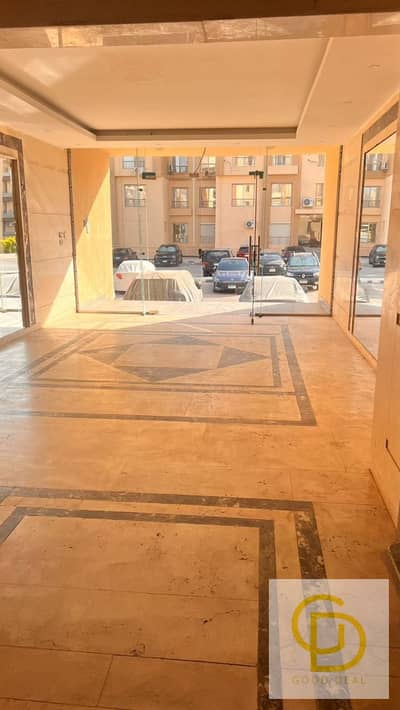 شقة أرضي كورنر 220م بجاردن 110م للبيع بكمبوند وصال الشروق (Views) | أمام Club House والجامعة البريطانية بمقدم وأوفر شامل إعادة التشطيب بالكامل