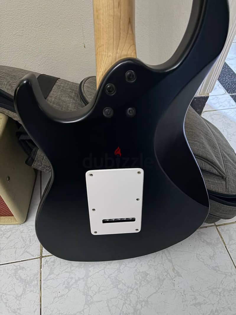 Electric Guitar Bundle (mint condition) 4
