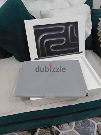 MacBook pro M4 Max 16 inch ( Ram 128) Hard 2 Tera Open Box