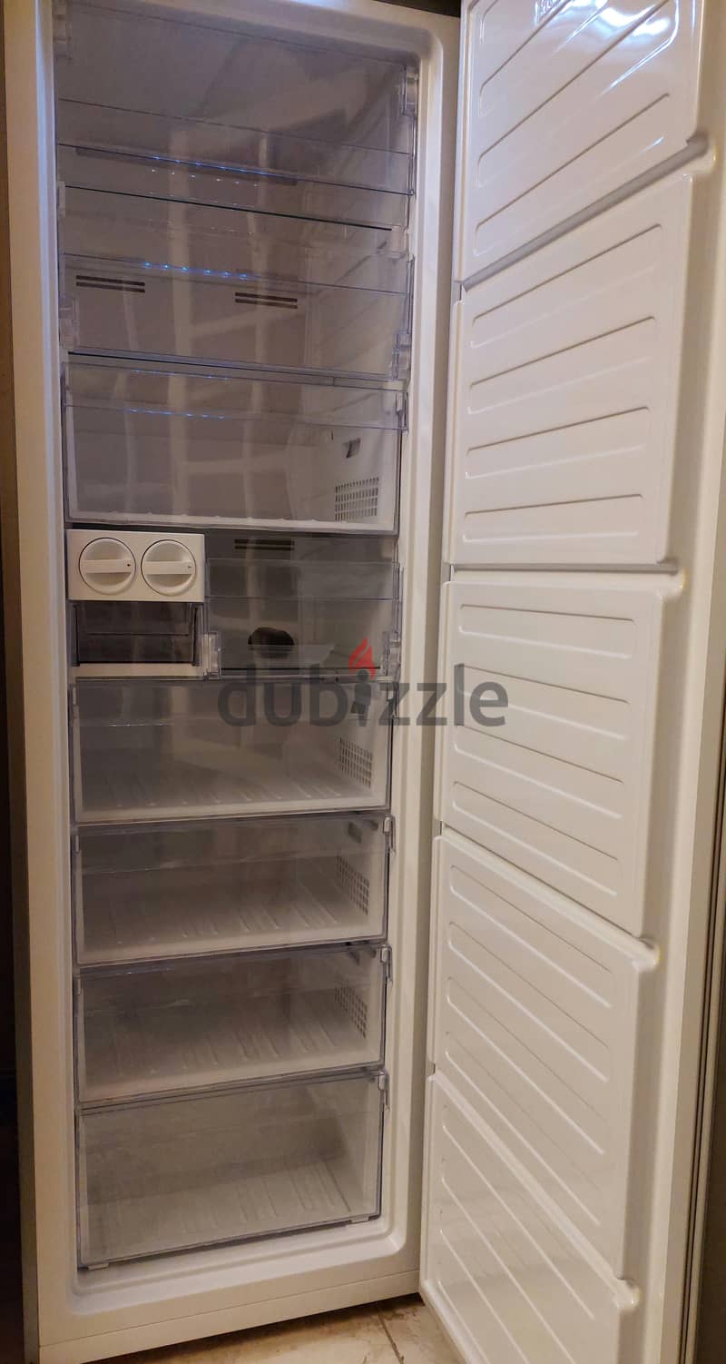 Beko Deep freezer 8 slots & ice cube maker 2