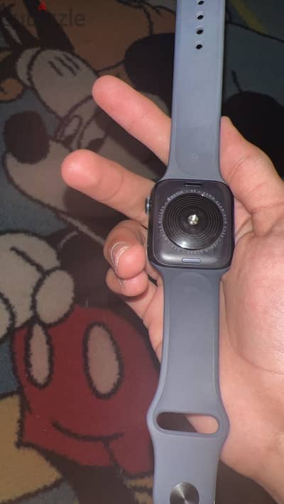 Apple Watch SE 44mm ممتازة للبيع