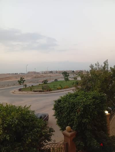 Apartment for sale 195m facing North at Al Lotus Southern in front of Upwide Compound and Centro Mall directly. The apartment has a garden view facing North.