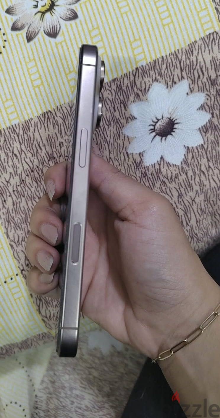 Apple - iPhone 16 Pro 2