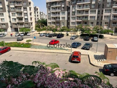 شقة للإيجار في مدينتي 107م في ال B12 أول سكن بجوار الخدمات
