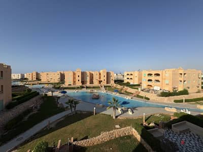 شالية للبيع الكيلو 82 بقرية مارينا فلاورز 5 دقايق من مارينا العالمين