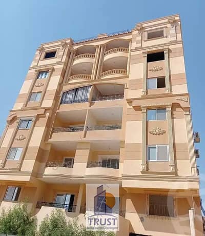  للإيجار – عمارات المستثمر الصغير   الموقع: الحي الثامن – بجوار ذا جيت بلازا  المساحة: 155 متر  3 غرف نوم  2 حمام   مميزات الشقة:  * مطبخ مودرن * ستائر * تكييف بالريسبشن * مراوح في كل غرفة   الإيجار الشهري: 18,000 جنيه   للتواصل والمعاينة: 010041