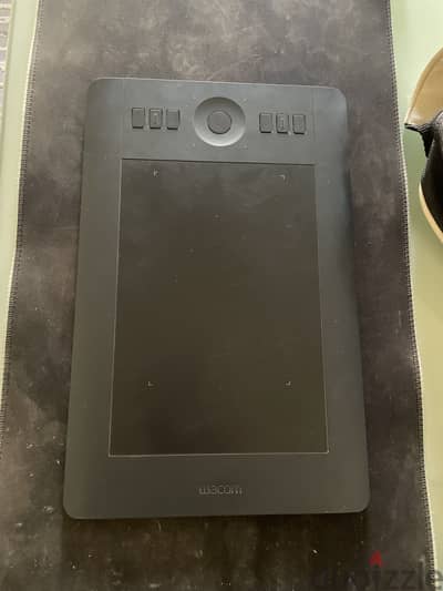 Wacom Intuos Pro Small PTH-451/K بالقلم والكابل الأصليين