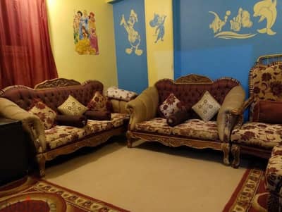 للبيع طقم صالون كلاسيك أنيق بحالة معقوله جدًا