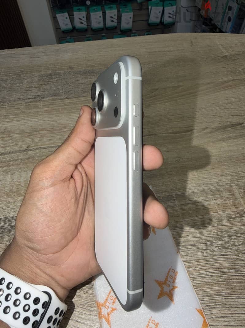 Apple - iPhone 17 Pro 3