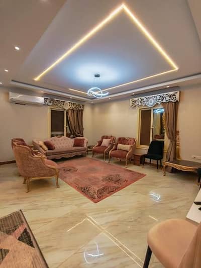 Furnished apartment for rent in Zayed Heights Compound, Sheikh Zayed. Located on the first floor (with elevator), featuring ultra-luxury finishing, a
