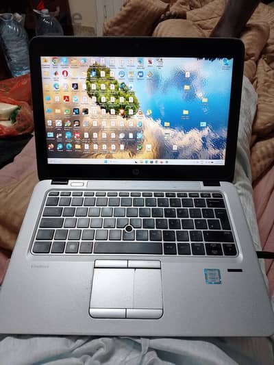 HP EliteBook 820 G3