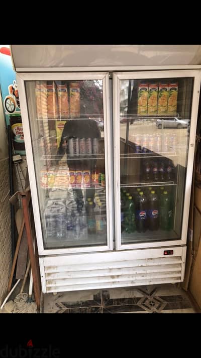 ثلاجة عرض