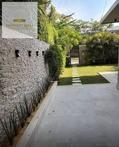 I will sell a villa at a bargain price, ready for delivery and viewing at the entrance of Al Rehab in the compound. Large area of 210m with a view of a green area. Unit type: villa. Delivery: immediate delivery.