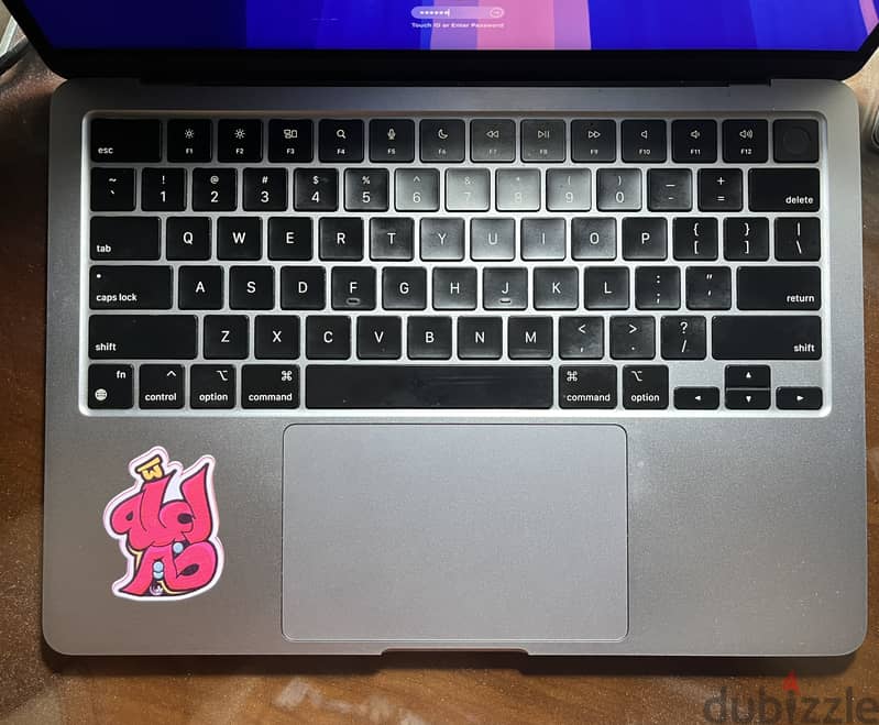 MacBook Air M2 – Space Gray 3