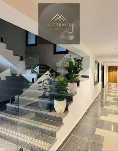 Corner villa for sale, 270 meters, finished with air conditioning, with a 40% discount in the best location next to the American University at the low
