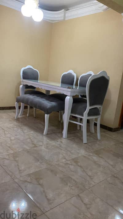 سفرة بحالة ممتازة للبيع