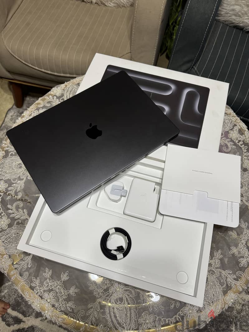 MacBook Pro M4 MAX 16 inch 2 Tera 4