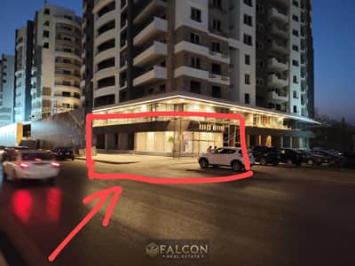 محل للبيع استلام فوري وسط اكبر كثافه سكانيه دور ارضي علي الواجهه مباشره  في اميز ليوكيشن في مدينه نصر علي شارع النزهه الرئيسي بجوار مول سيتي ستارز
