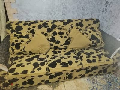 طقم انتريه مستعمل للبيع – كنبتين وكرسيين