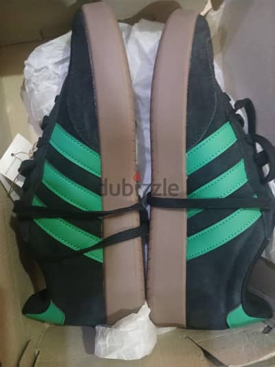 شوز سنيكر adidas اوريجنال مقاس ٤٢ و ٢/٣