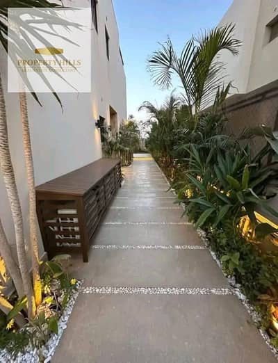 Villa for sale in a prime location, vibrant area opposite the Pyramids.