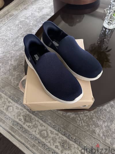 sketchers فر women