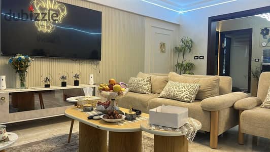 Apartment for sale at a commercial price for opportunity owners, 182m with a view of the square, special finishes, fourth floor and not the last next to Avenue