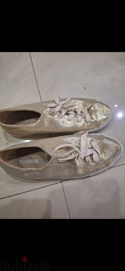 Used original converse gold shoes size 40.5