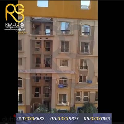 شقة للبيع – الحي الإيطالي  بعد البوابات الرئيسية – حدائق أكتوبر