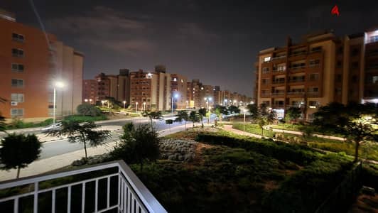شقه كورنر للايجار بجوار الخدمات دور اول فيو وايد جاردن في وصال