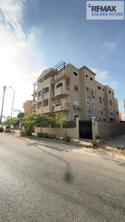 For sale, an apartment in Al-Nadi neighborhood, open view, near Panorama Mall, Heliopolis Club, and Al-Shifa Hospital, minutes from Suez Road and Madinaty 