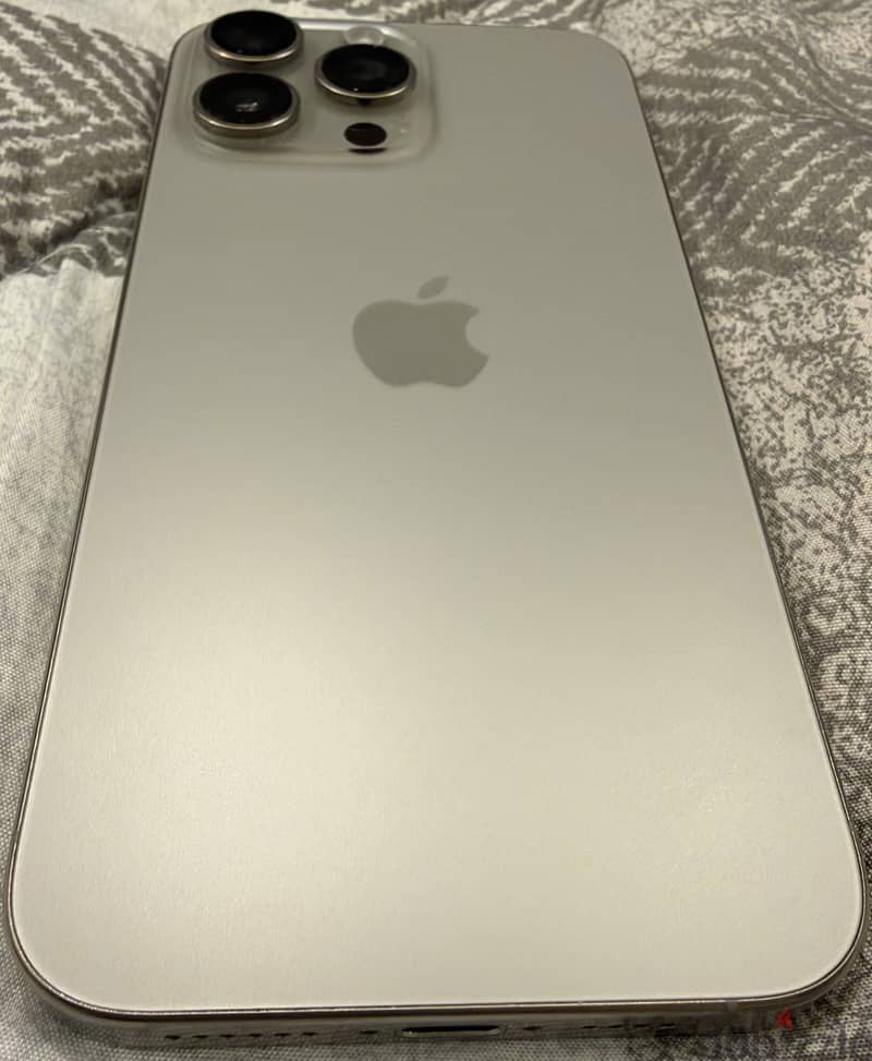 Apple - iPhone 16 Pro Max 512 3