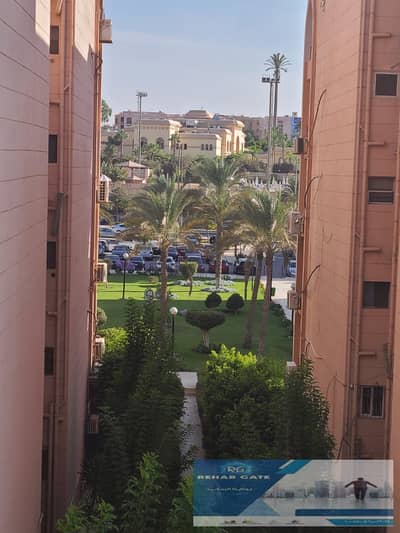  فرصة لا تعوض للسكن الراقي والاستثمار في الرحاب!  امتلك شقة العمر في الرحاب (1) - المرحلة الخامسة، موقع هادي وقريب من كل الخدمات.  المساحة: 132 مت