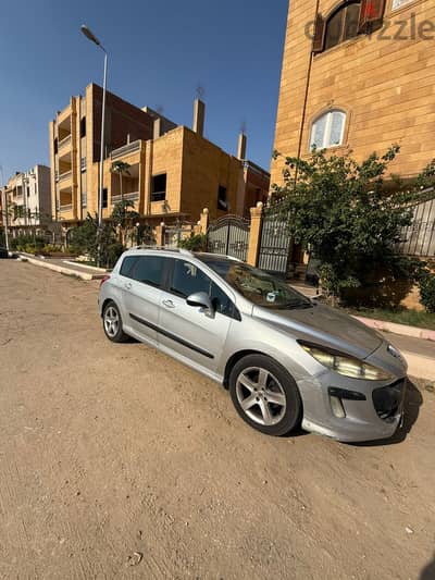 بيجو 308 إستيشن 2011