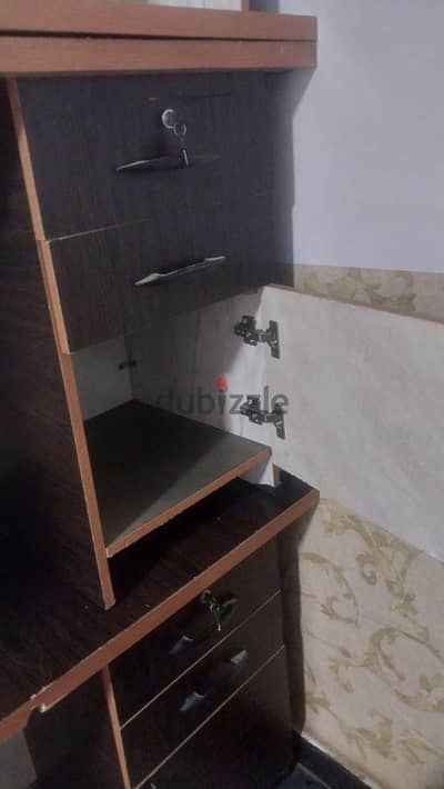 4 مكاتب mdf  لون بنى بحالة جديده