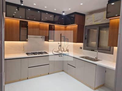 Middle townhouse for rent in Reem Residence Compound (320 sqm); includes kitchen and air conditioning. 6th of October City