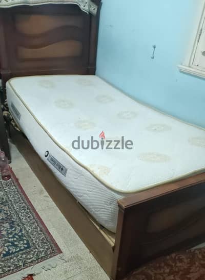 سرير متر للبيع بالمرتبة