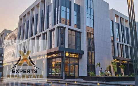 محل للبيع في مدينتي متشطب ومتاجر لبراند كبير بعائد شهري 200 الف في الشهر ناصيه على واجهة ايست هب مول مدينتي ارضي ناصيه لقطة محل للبيع في ايست هب متاجر