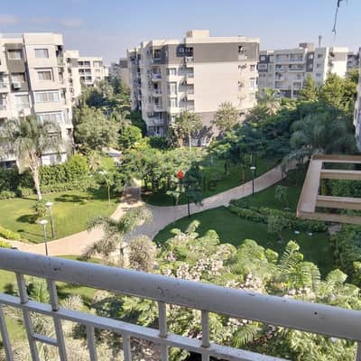 شقة للإيجار قانون جديد بمدينتي B10 - مساحة 140م - دور 4 طرفية بحري - فيو وايد جاردن - علي بعد خطوات من منطقه الخدمات الخاصه بالمرحله والمسجد - 22الف
