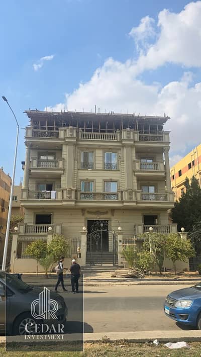 شقة للبيع 220 متر  فيو مفتوح في مكان مميو جداعلى شارع الحرية في الشيخ زايد قريب من كل الخدمات