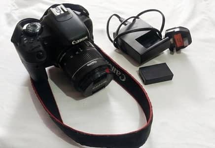 كاميرا Canon EOS 800D بحالة ممتازة جدًا